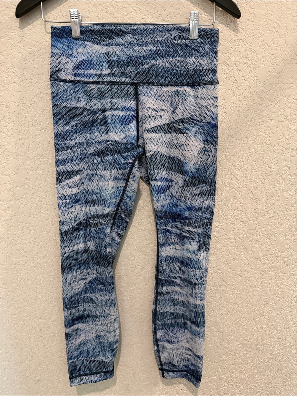 Lululemon Blue Patterned size 8 Leggings
